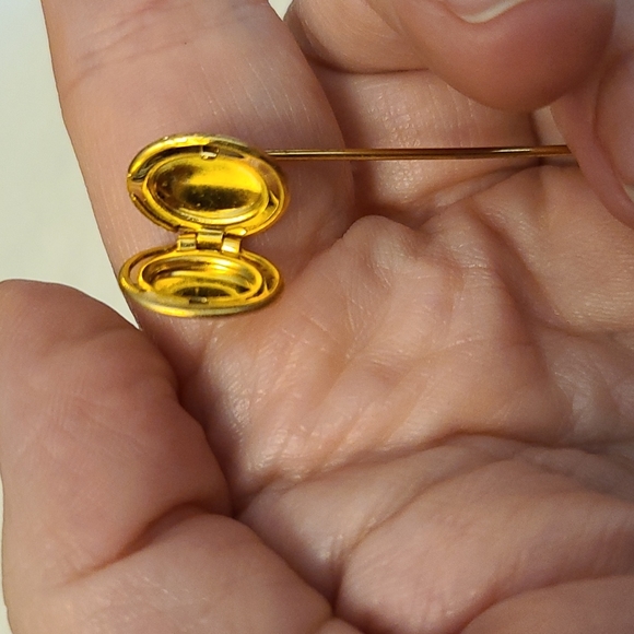 Vintage Jewelry - Locket stick pin vintage